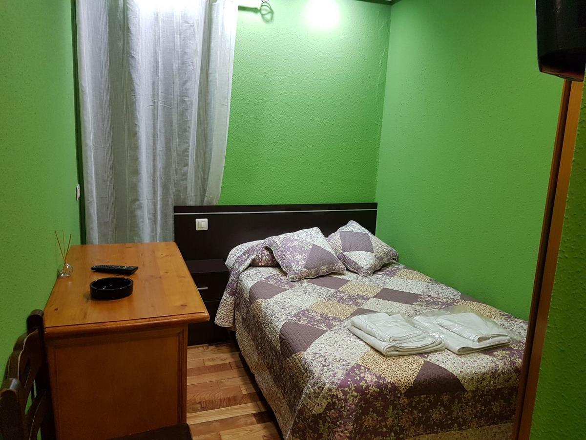 Hostal Los Nogales 칸가스 델 나르세아 외부 사진