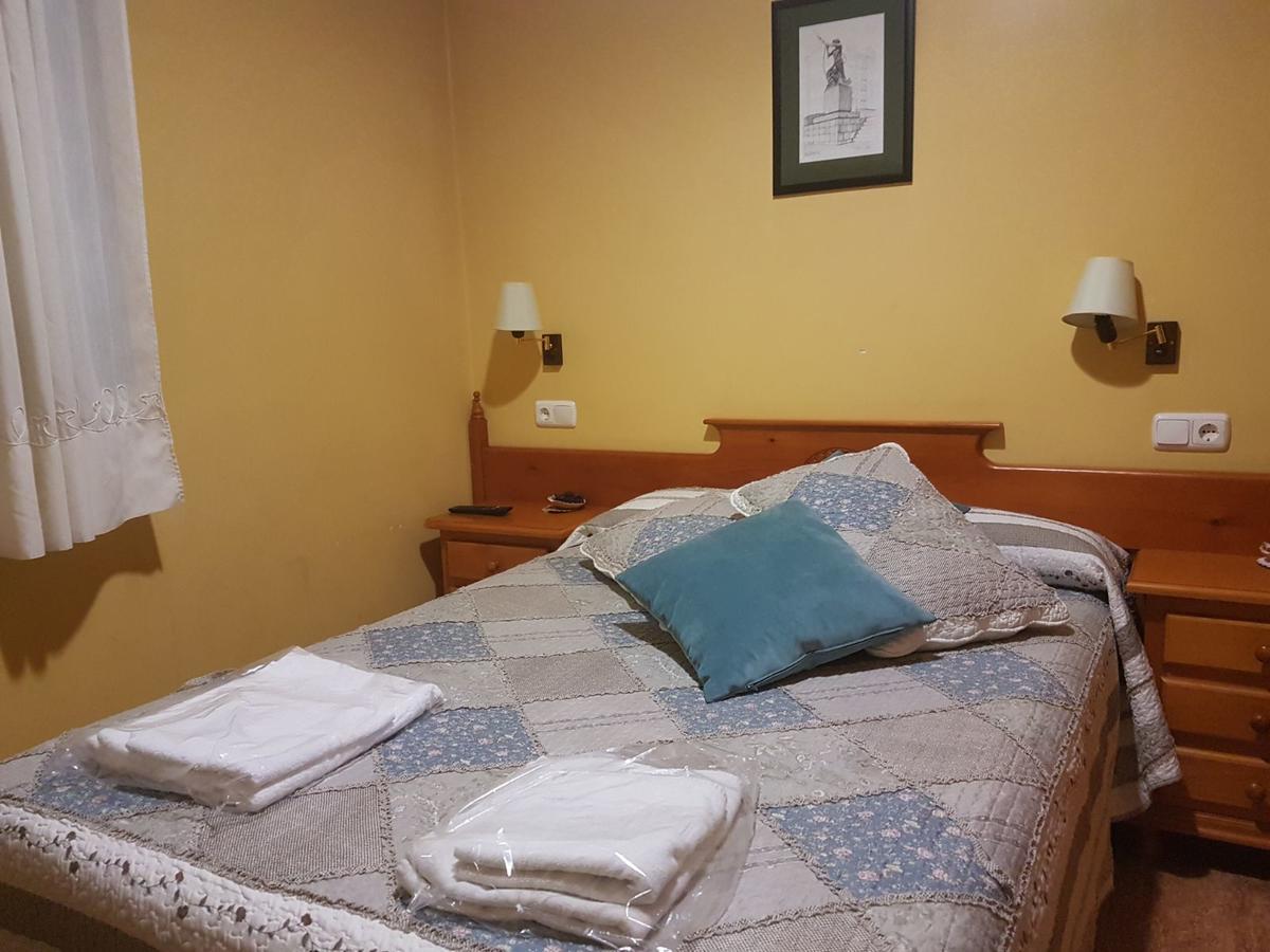 Hostal Los Nogales 칸가스 델 나르세아 외부 사진