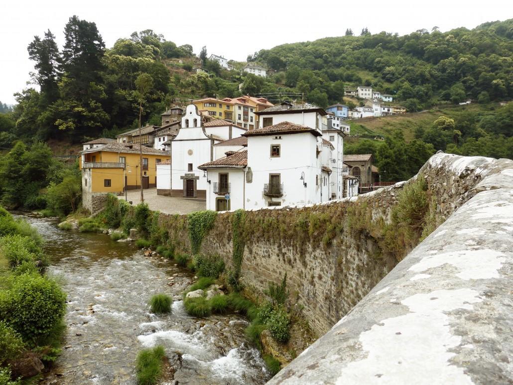 Hostal Los Nogales 칸가스 델 나르세아 외부 사진