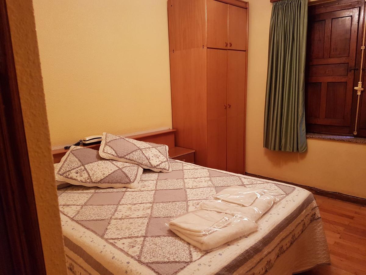 Hostal Los Nogales 칸가스 델 나르세아 외부 사진