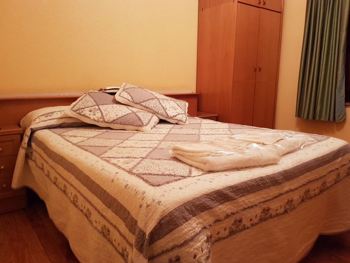 Hostal Los Nogales 칸가스 델 나르세아 외부 사진